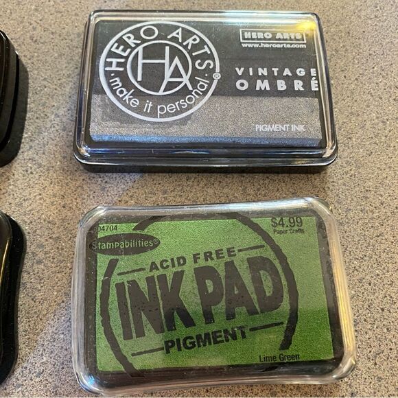 Assorted stamps and ink pads. (MI08) - Picture 5 of 15